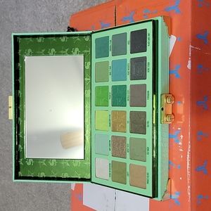 Jeffree Star Blood Money Pallette.